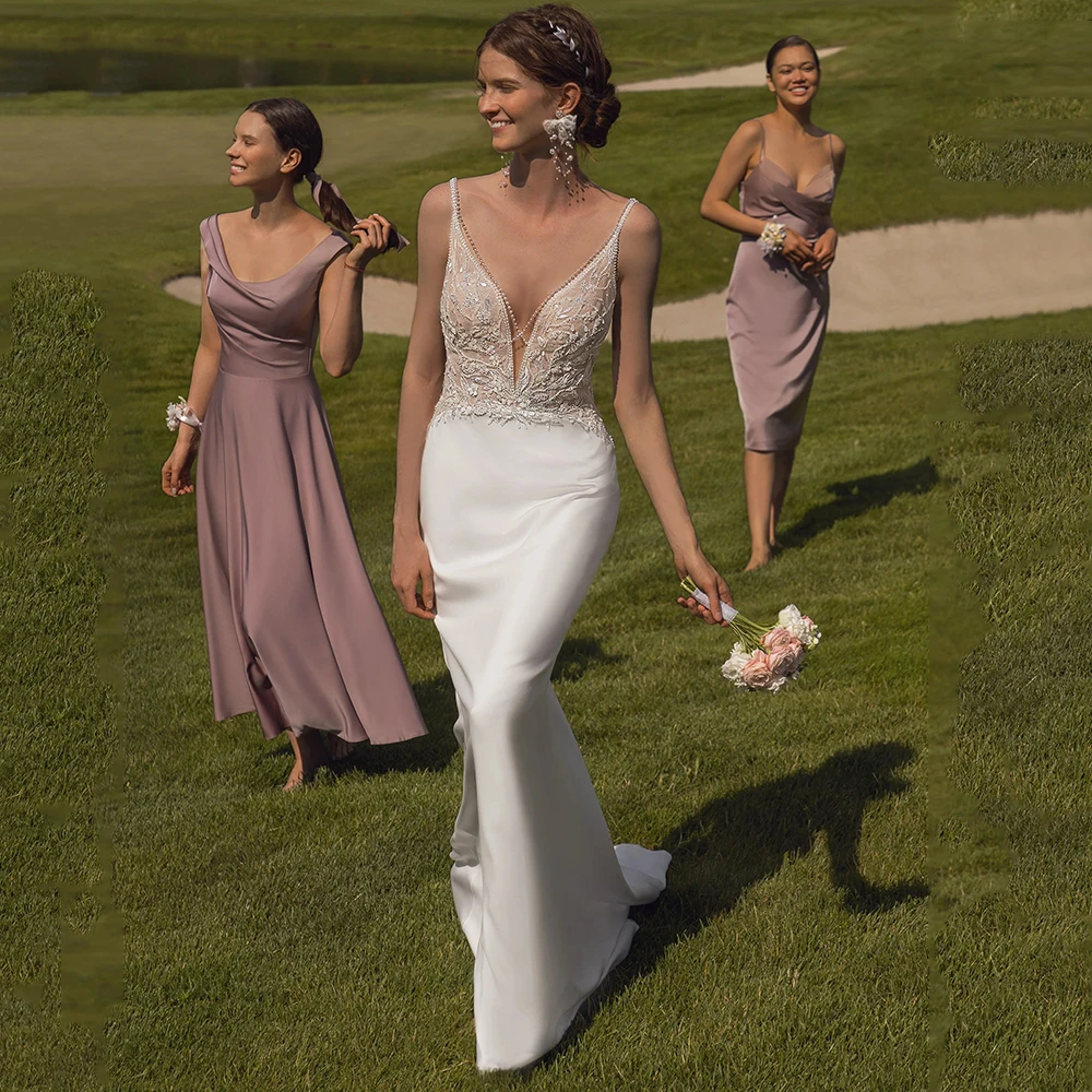 Customized High Quality Satin Pearls Wedding Dresses Lace Appliques Court Train Sexy Deep V-neck Open Back Ladies Bridal Dresses
Customized High Quality Satin Pearls Wedding Dresses Lace Appliques Court Train Sexy Deep V-neck Open Back Ladies Bridal Dresses