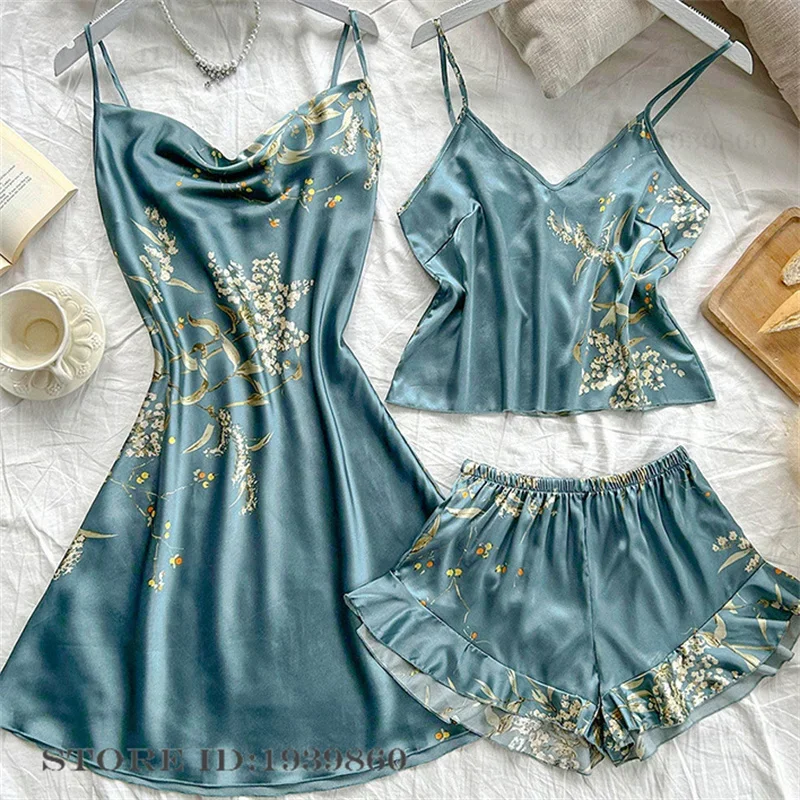 Женская одежда для сна, комплект из 3 предметов, весна-лето, новая ночная рубашка, топ и шорты на бретелях, пижамный костюм, сексуальный атласный домашний костюм с цветочным принтом 
Женская одежда для сна, комплект из 3 предметов, весна-лето, новая ночная рубашка, топ и шорты на бретелях, пижамный костюм, сексуальный атласный домашний костюм с цветочным принтом