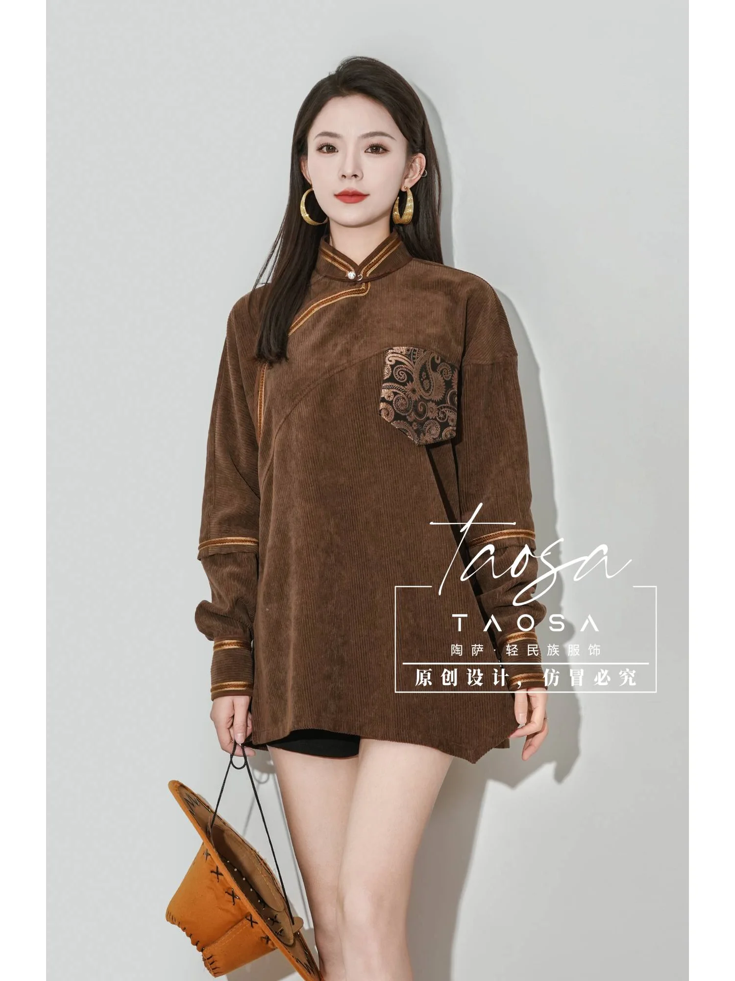 Mandarin Collar Corduroy Shirt · A Fusion of Retro Texture and Oriental Chic
Mandarin Collar Corduroy Shirt · A Fusion of Retro Texture and Oriental Chic