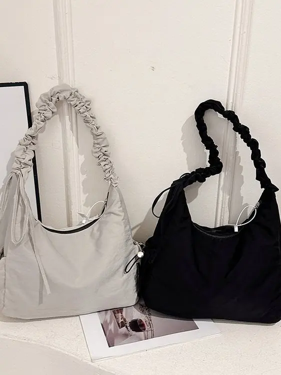 Faionable Canvas Tote Bag Women's Large Capaci oulder Bag Commuter Bag Class Crossbody Bag Zipper Closure Foldable
Faionable Canvas Tote Bag Women's Large Capaci oulder Bag Commuter Bag Class Crossbody Bag Zipper Closure Foldable