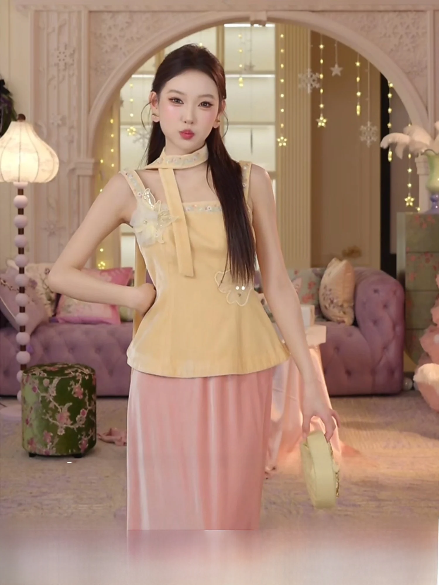 New Chinese Style Embroidered 3D Flower Velvet Decoration Top Strap Women's Fashion Short Stitching Inner Wear
New Chinese Style Embroidered 3D Flower Velvet Decoration Top Strap Women's Fashion Short Stitching Inner Wear