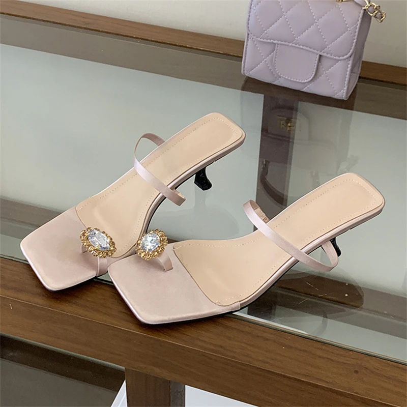 Eilyken Summer CRYSTAL Diamond Square Clip Toe Women Slippers Fashion Hollow Out Thin Low Heels Flip Flops Shoes
Eilyken Summer CRYSTAL Diamond Square Clip Toe Women Slippers Fashion Hollow Out Thin Low Heels Flip Flops Shoes