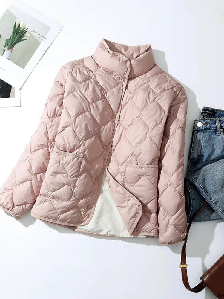2023 Autumn Winter Short Down Coat Women Korean Stand Neck Loose Diamond Checked Warm White Duck Down Jacket Female Parkas
2023 Autumn Winter Short Down Coat Women Korean Stand Neck Loose Diamond Checked Warm White Duck Down Jacket Female Parkas