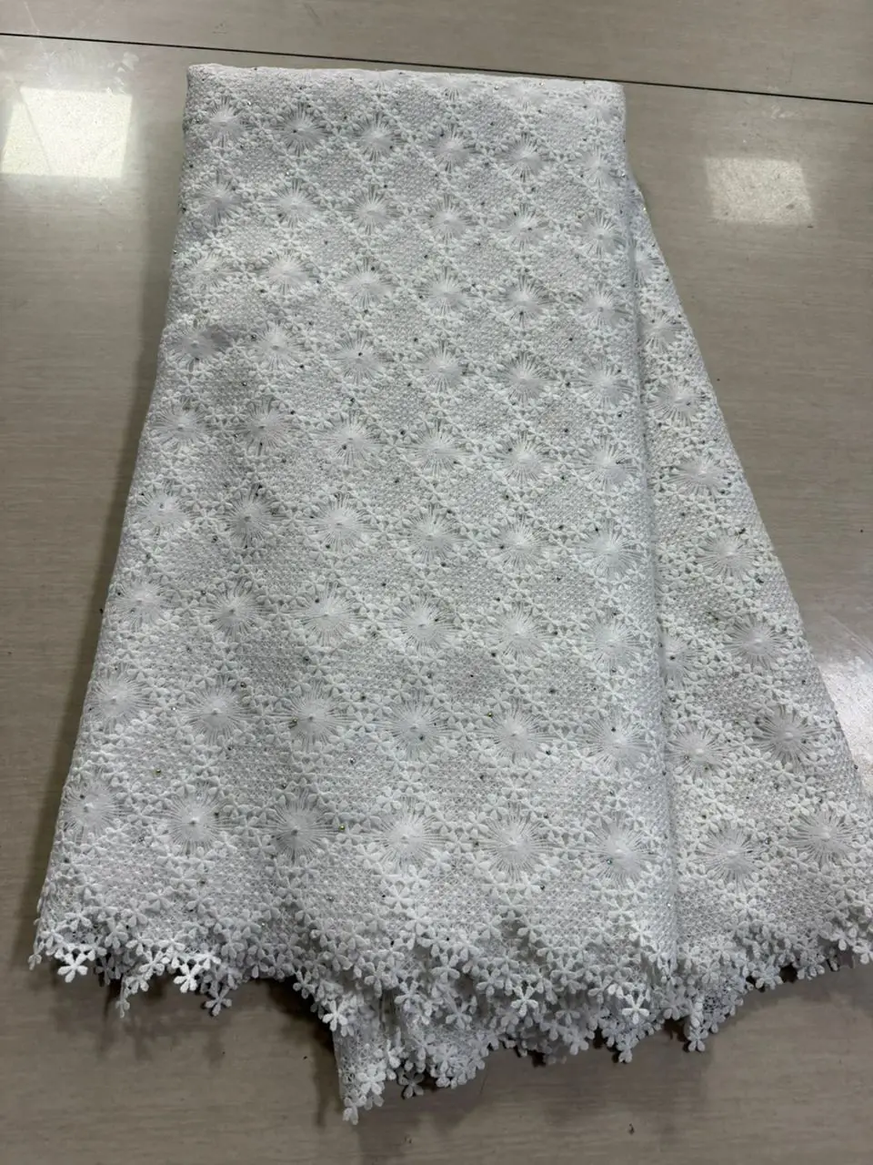 LACE African Sequins Guipure Cord Lace Fabrics 5 Yards White 2026 New Nigerian Water Soluble Lace For Women Dress Sewing M522-1
LACE African Sequins Guipure Cord Lace Fabrics 5 Yards White 2026 New Nigerian Water Soluble Lace For Women Dress Sewing M522-1