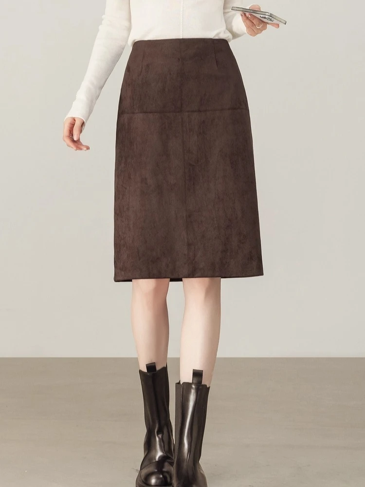 SENTUBILA Women's Suede Skirts 2025 Autumn Solid Back Slit Straight Skirt Short Skirt Fashion Design Female Clothing 153QF3059
SENTUBILA Women's Suede Skirts 2025 Autumn Solid Back Slit Straight Skirt Short Skirt Fashion Design Female Clothing 153QF3059