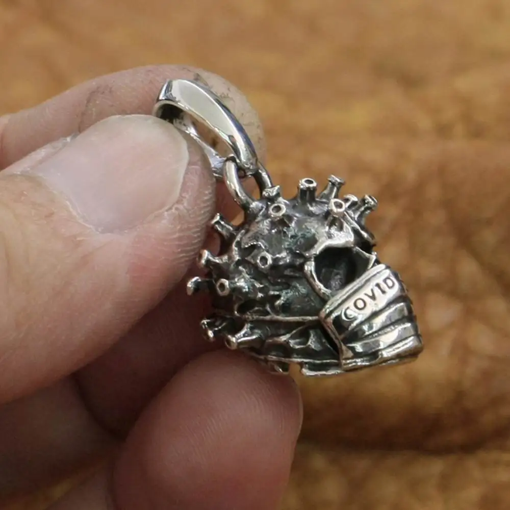 925 Sterling Silver Skull Pendant Biker Rock Punk Jewelry TA216 BZ
925 Sterling Silver Skull Pendant Biker Rock Punk Jewelry TA216 BZ