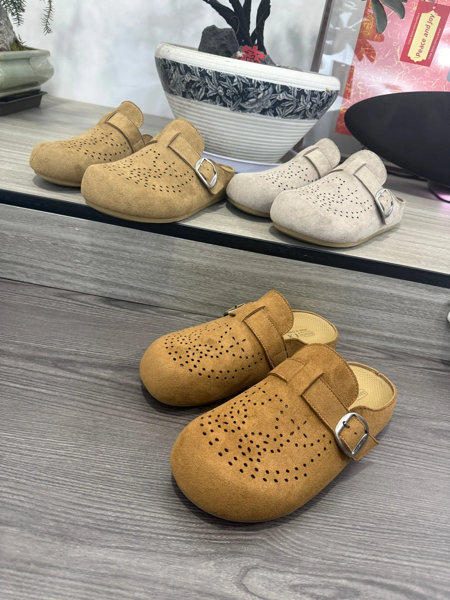 Classic Slip-On Men's Slippers Comfortable Breathable Lazy One-Touch Shoes Trendy Casual Shoes for Youth Spring Summer
Classic Slip-On Men's Slippers Comfortable Breathable Lazy One-Touch Shoes Trendy Casual Shoes for Youth Spring Summer