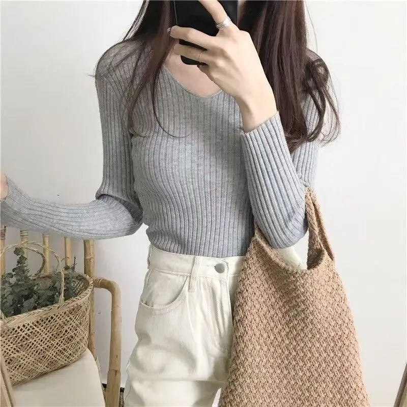 Autumn Winter V-Neck Long Sleeve Knitted T-Shirt Women's Slim Fit Base Shirt Cozy Warm Inner Wear Korean Style Soft Cotton Sw...
Autumn Winter V-Neck Long Sleeve Knitted T-Shirt Women's Slim Fit Base Shirt Cozy Warm Inner Wear Korean Style Soft Cotton Sw...