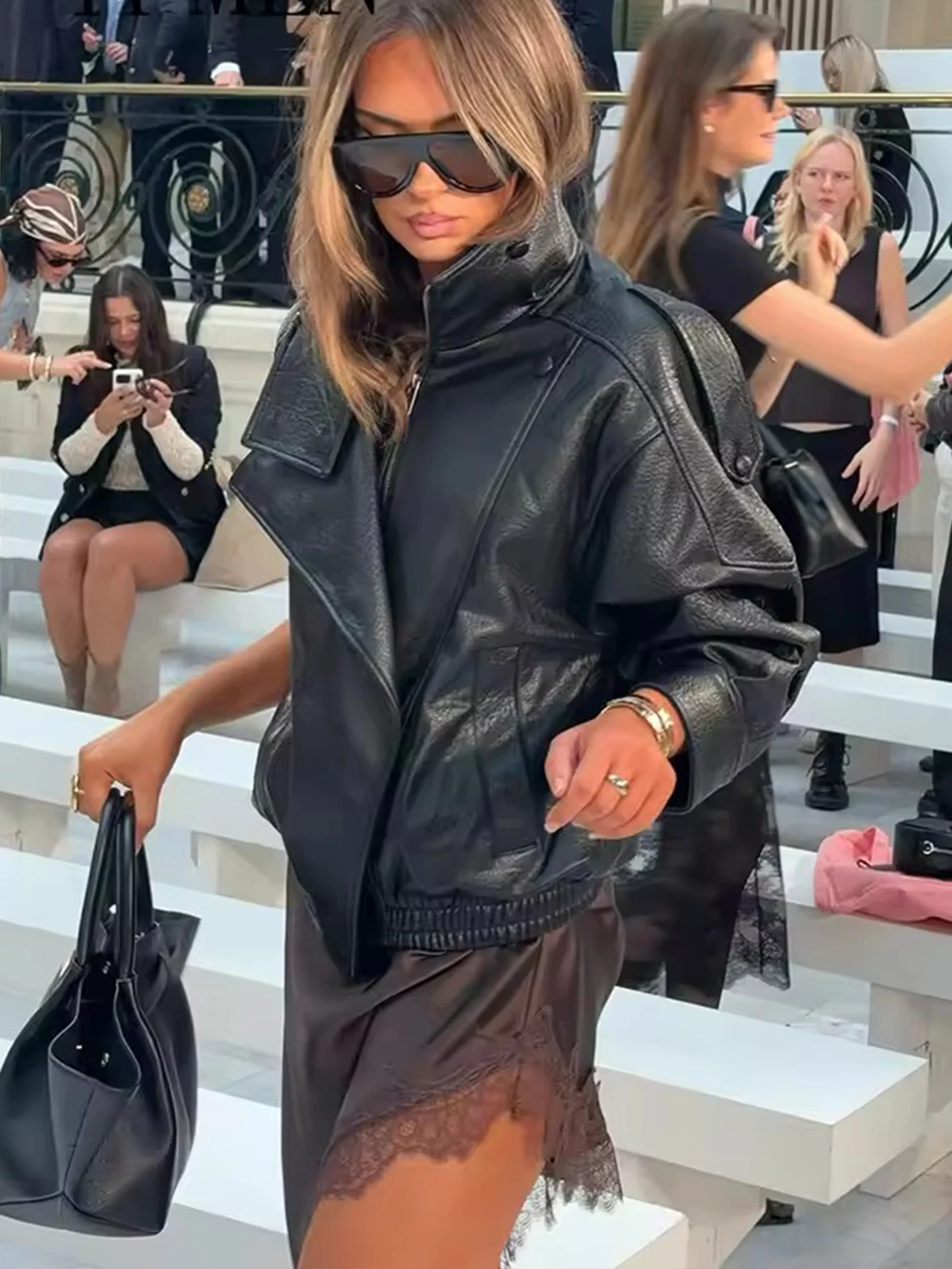 LIMO Textured finish & asymmetrical design. Effortlessly cool for street style. Elevate any outfit,timeless, edgy, & chic.
LIMO Textured finish & asymmetrical design. Effortlessly cool for street style. Elevate any outfit,timeless, edgy, & chic.