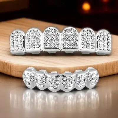 1 set Gold Teeth Grill Set Fine Copper Decorative Teeth Brace Plated Hip Hop Style Mouth Grill For Men Women Halloween Party
1 set Gold Teeth Grill Set Fine Copper Decorative Teeth Brace Plated Hip Hop Style Mouth Grill For Men Women Halloween Party