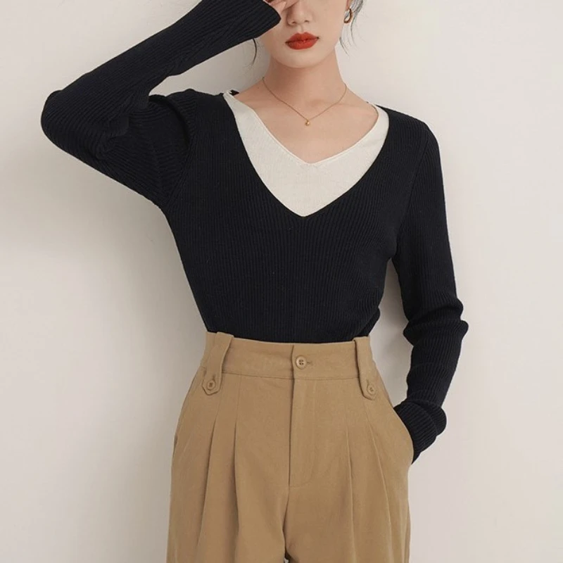 French Fake Two-piece Knitted Sweater Women's Spring and Autumn Long-sleeved Black Sweater Design Temperament V-neck Top
French Fake Two-piece Knitted Sweater Women's Spring and Autumn Long-sleeved Black Sweater Design Temperament V-neck Top
