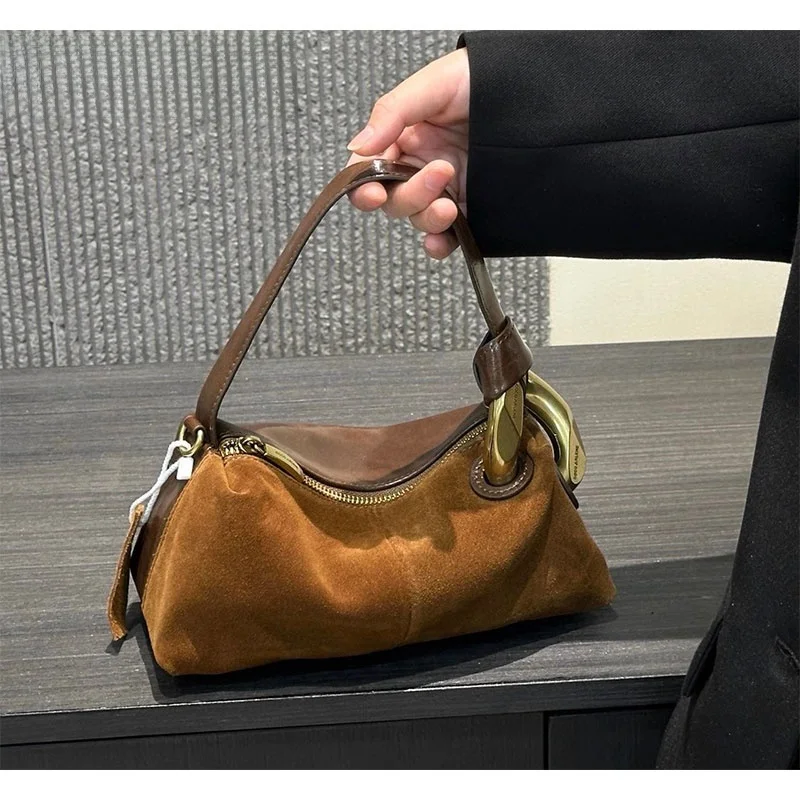 2025 New Frosted Leather Boston Pillow Bag Versatile Casual Soft Leather Crossbody Handbag for Young Women Waterproof Zipper
2025 New Frosted Leather Boston Pillow Bag Versatile Casual Soft Leather Crossbody Handbag for Young Women Waterproof Zipper