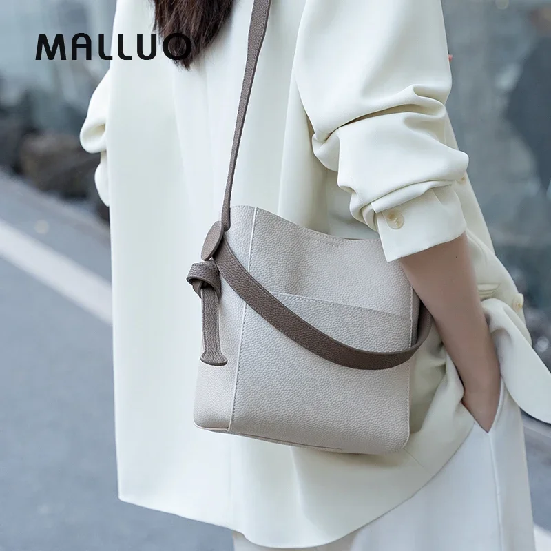 Lady Wide Strap Message Handbag Women Genuine Leather Soft Bucket Large Capacity Simple Multi-function Luxury Tote Shoulder Bags
Lady Wide Strap Message Handbag Women Genuine Leather Soft Bucket Large Capacity Simple Multi-function Luxury Tote Shoulder Bags