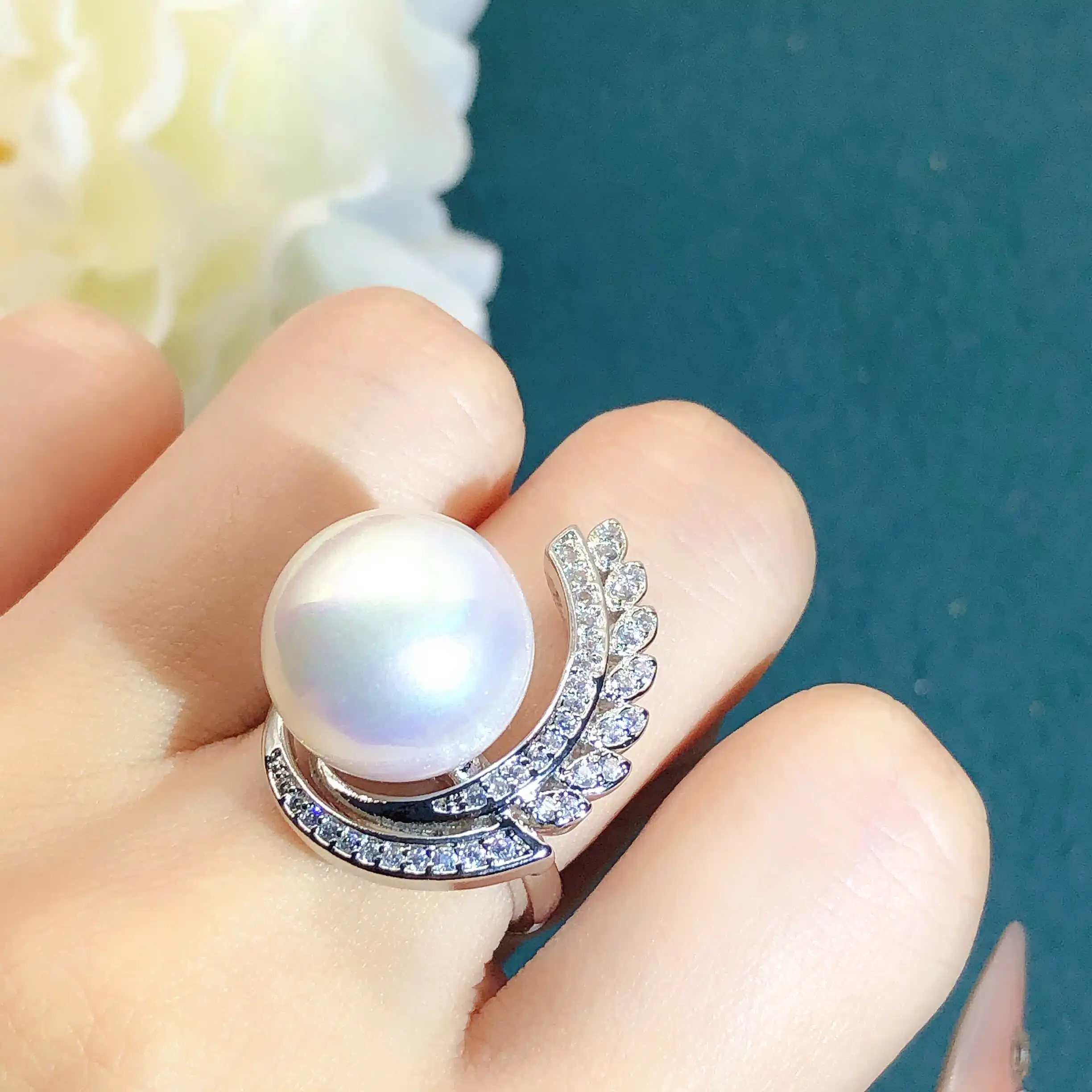 Кольцо с искусственным жемчугом из перламутра, массивное, роскошное, с австралийским белым жемчугом, яркое, круглое...
Кольцо с искусственным жемчугом из перламутра, массивное, роскошное, с австралийским белым жемчугом, яркое, круглое...