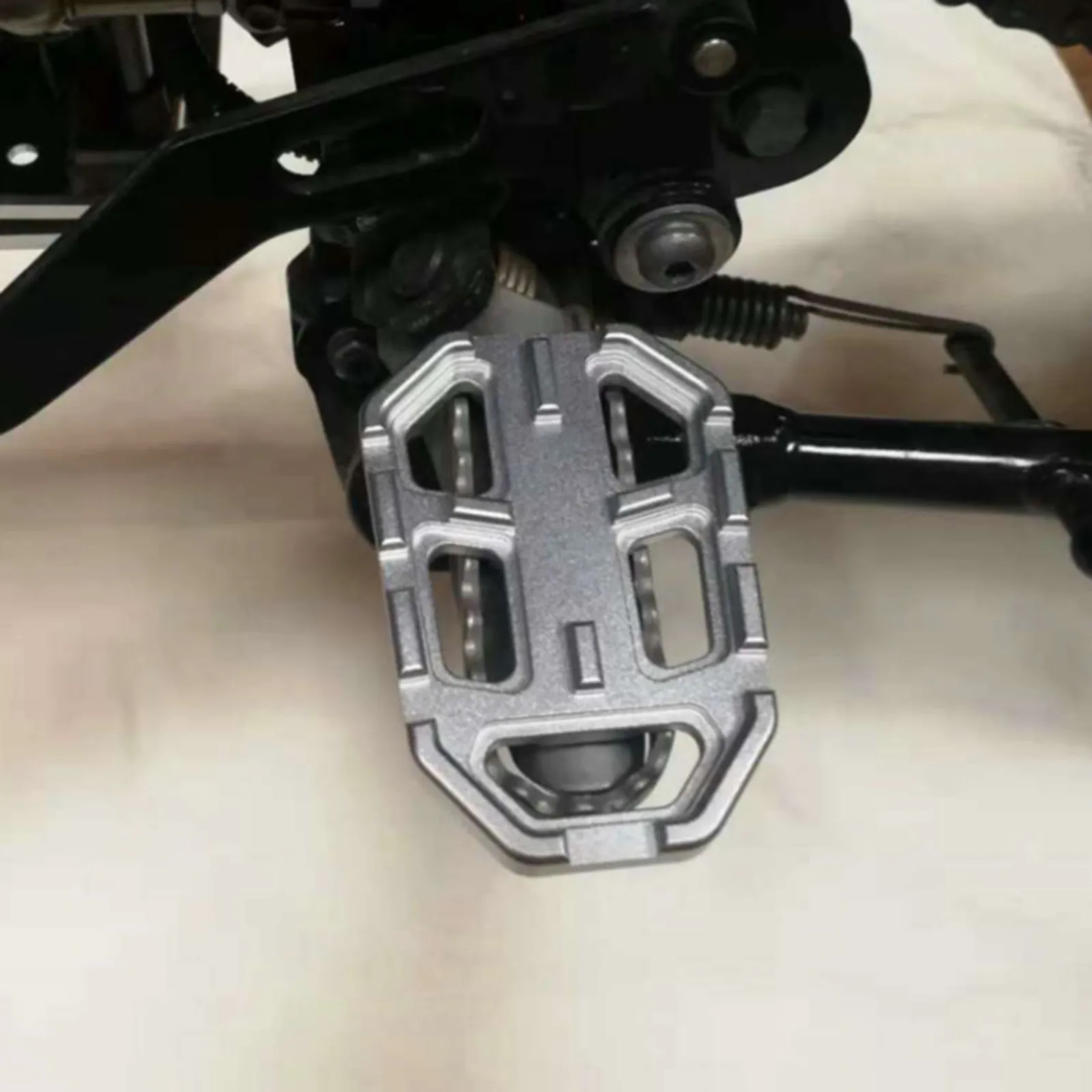 Motorcycle Billet Wide Foot Pegs Pedals Rest Footpegs Moto Accessories For BMW G310gs F750gs F850gs R1200gs s1000xr
Motorcycle Billet Wide Foot Pegs Pedals Rest Footpegs Moto Accessories For BMW G310gs F750gs F850gs R1200gs s1000xr