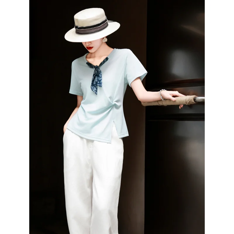 MEXCOCO 2026 Summer New Arrival Scarf Tie V-neck Short Sleeve T-shirt Elegant Casual Tops
MEXCOCO 2026 Summer New Arrival Scarf Tie V-neck Short Sleeve T-shirt Elegant Casual Tops