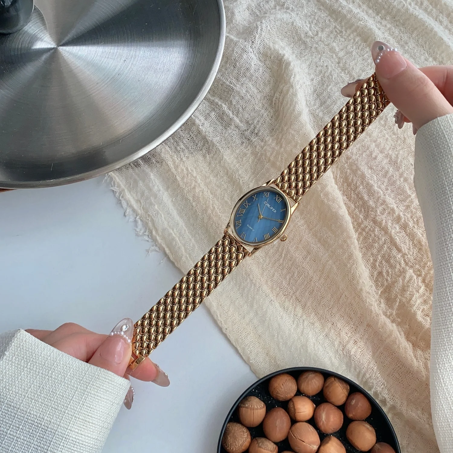 SUNLIFEX Изысканные кварцевые часы с перламутровым циферблатом, золотой и серебряный браслет, женские часы, женские наручные часы, часы reloj Mujer
SUNLIFEX Изысканные кварцевые часы с перламутровым циферблатом, золотой и серебряный браслет, женские часы, женские наручные часы, часы reloj Mujer