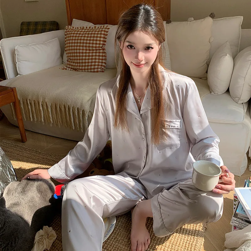 Sexy Women's Pajamas 2Pcs Set Loungewear Print Long Sleeved Long Trouser Pijamas Suit Spring Satin Sleepwear Homewear
Sexy Women's Pajamas 2Pcs Set Loungewear Print Long Sleeved Long Trouser Pijamas Suit Spring Satin Sleepwear Homewear