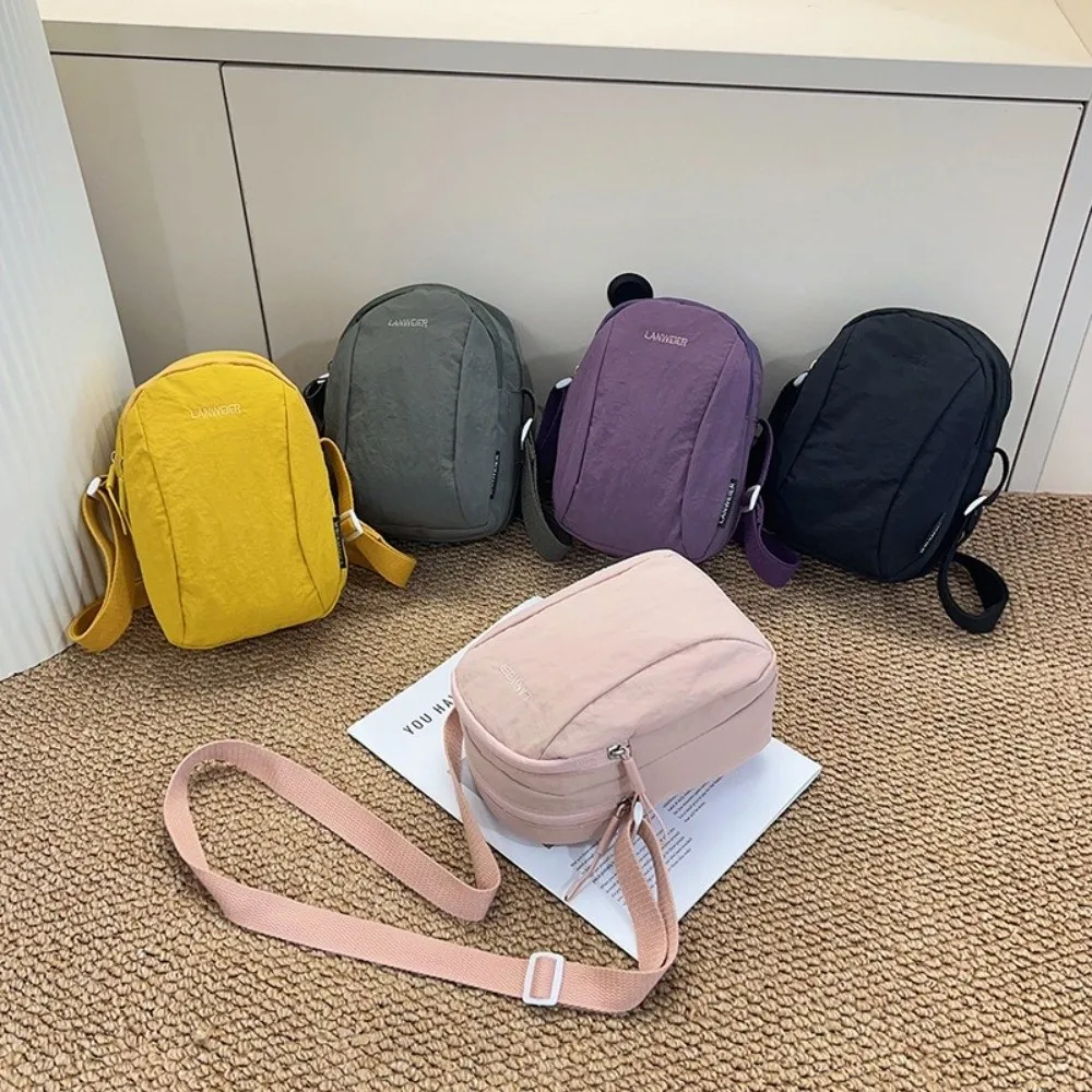 Casual Small Size Crossbody Bag Nylon Multi-Pocket Travel Phone Bag Lightweight Large Capacity Shoulder Bag
Casual Small Size Crossbody Bag Nylon Multi-Pocket Travel Phone Bag Lightweight Large Capacity Shoulder Bag