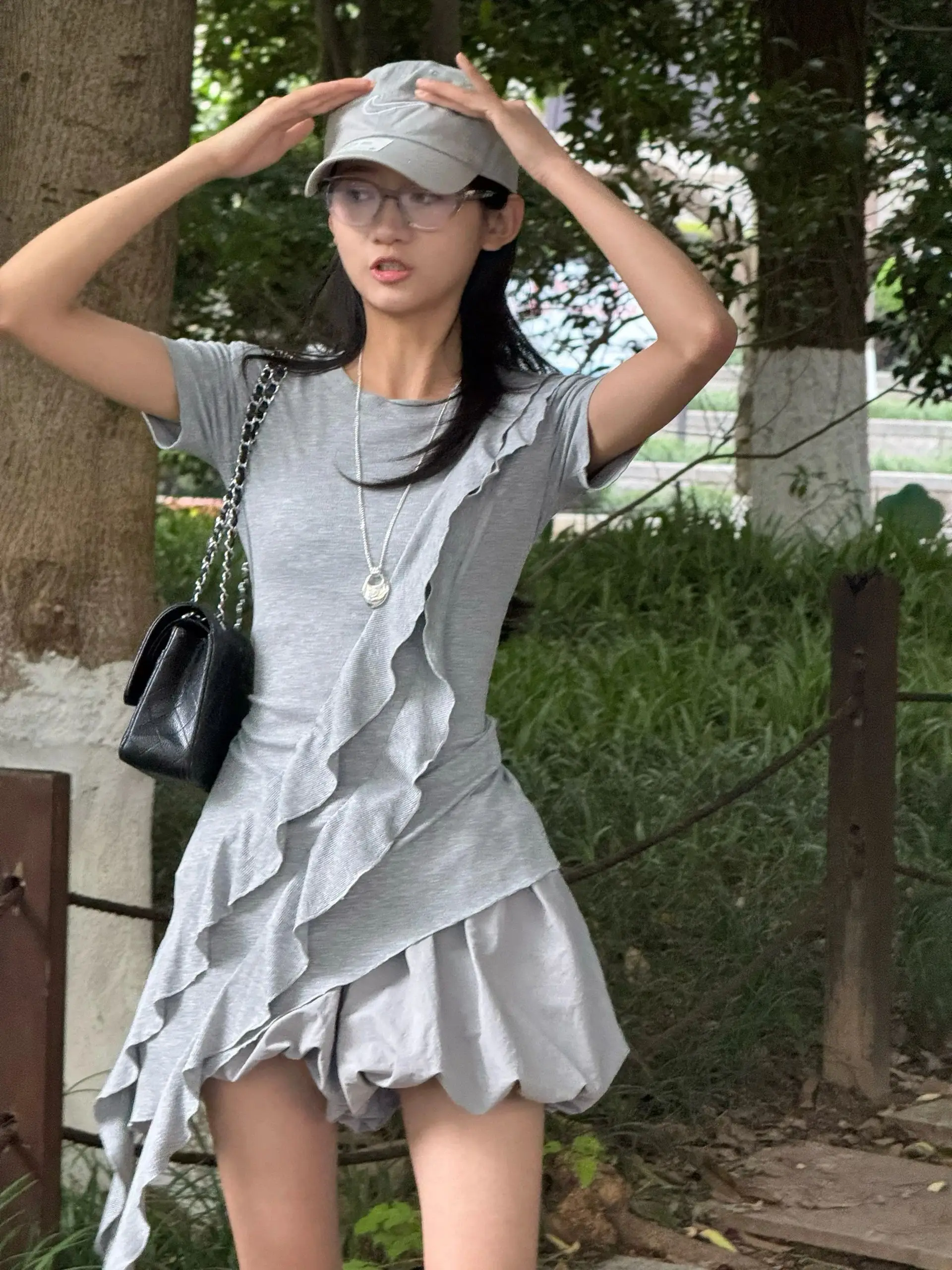 Summer Outfit Women's Early Taste Grey Lace Short Sleeve T-shirt with Flower Bud Short Skirt Two-piece Set Fashionable Casual...
Summer Outfit Women's Early Taste Grey Lace Short Sleeve T-shirt with Flower Bud Short Skirt Two-piece Set Fashionable Casual...