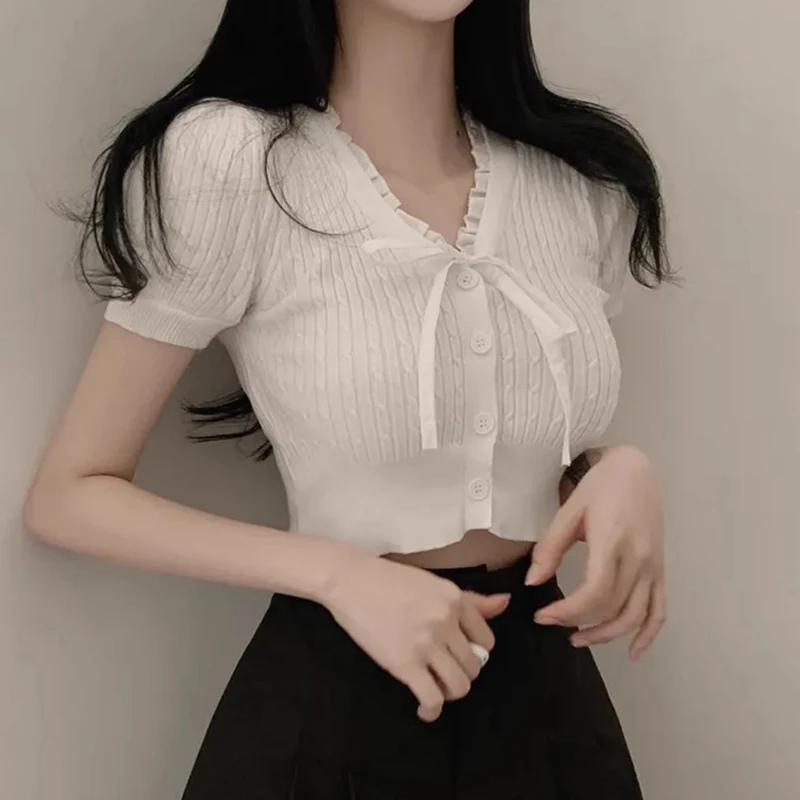 Chic Summer Sweet Lace Trim V-Ne Belted Slim Fit ort Ice Silk Knitted Top Women's Faion Korean Sle Commute Wear
Chic Summer Sweet Lace Trim V-Ne Belted Slim Fit ort Ice Silk Knitted Top Women's Faion Korean Sle Commute Wear