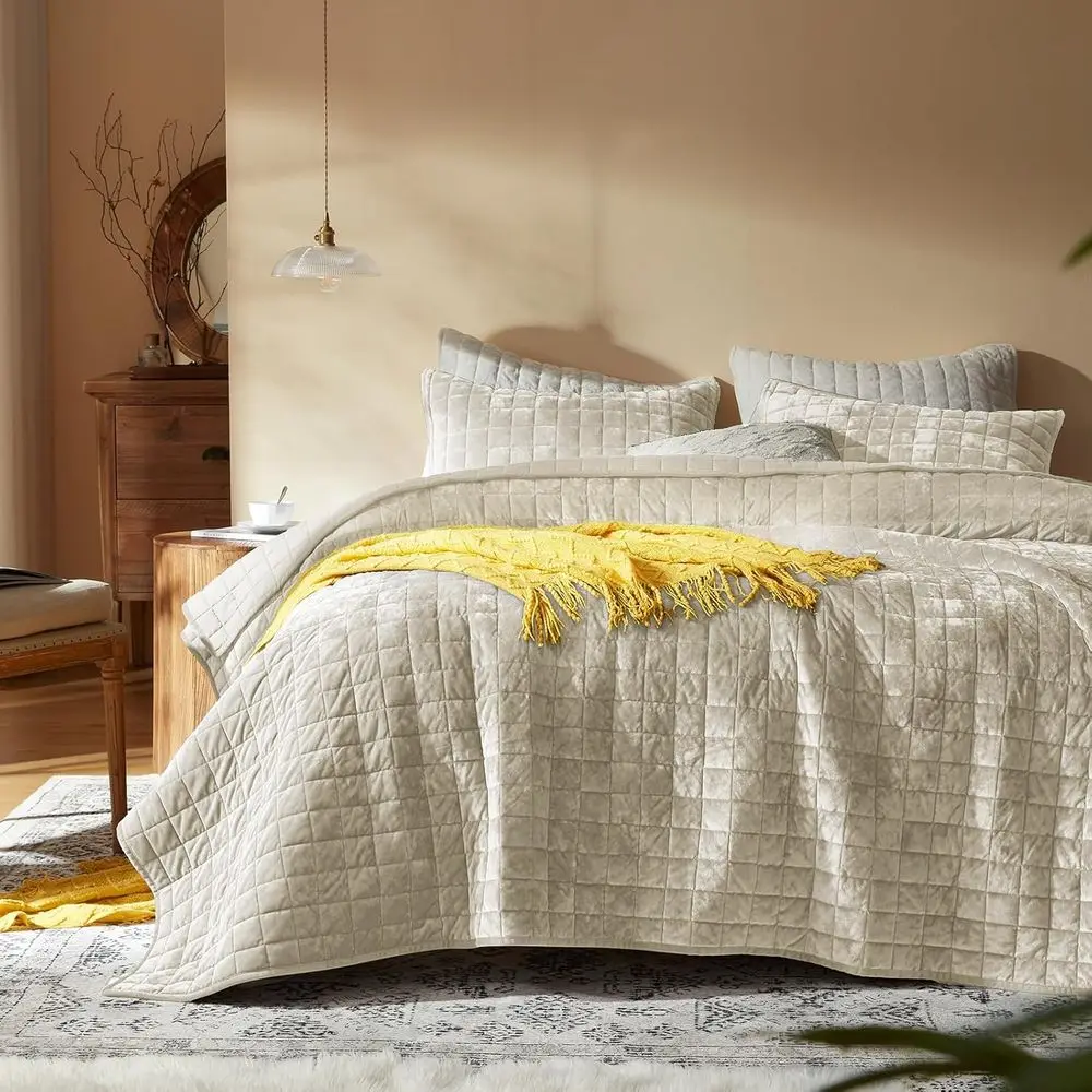 Velvet Quilt Oversized Caliornia King-120''x120'', Lightweight Beige Velvet Comorter Set with 2 Pillow Shams, Oversized Bedsprea
Velvet Quilt Oversized Caliornia King-120''x120'', Lightweight Beige Velvet Comorter Set with 2 Pillow Shams, Oversized Bedsprea