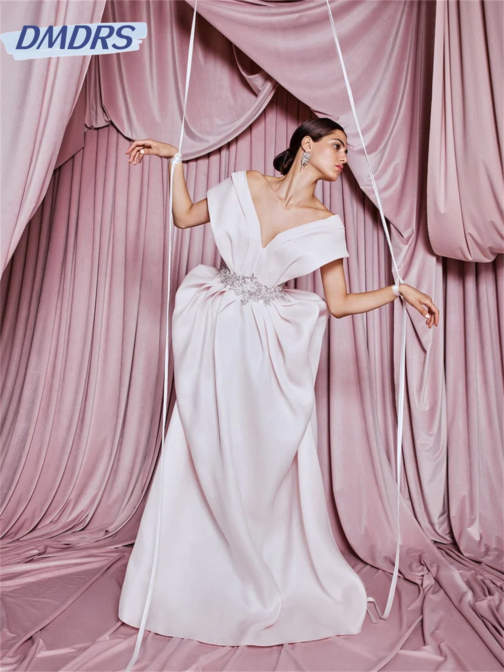 Elegant off-shoulder Evening Gown 2024 Classic Satin V-neck Dress Sexy A-line Gowns Vestidos De Novia
Elegant off-shoulder Evening Gown 2024 Classic Satin V-neck Dress Sexy A-line Gowns Vestidos De Novia
