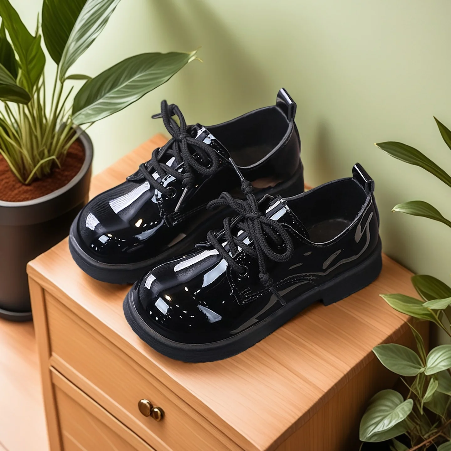 COMFY KIDS Черные лакированные туфли из искусственной кожи в британском стиле с низким берцем, классические туфли на шнуровке с мягкой подошвой, всесезонная школьная официальная обувь
COMFY KIDS Черные лакированные туфли из искусственной кожи в британском стиле с низким берцем, классические туфли на шнуровке с мягкой подошвой, всесезонная школьная официальная обувь