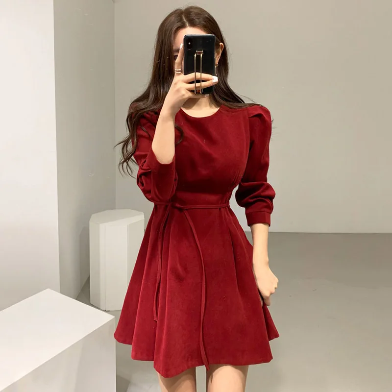 Red Velvet Winter Wedding Dress Korean Style High Waist A-Line Skirt Long Sleeve round Neck Gown for Chinese Zodiac Year of D...
Red Velvet Winter Wedding Dress Korean Style High Waist A-Line Skirt Long Sleeve round Neck Gown for Chinese Zodiac Year of D...