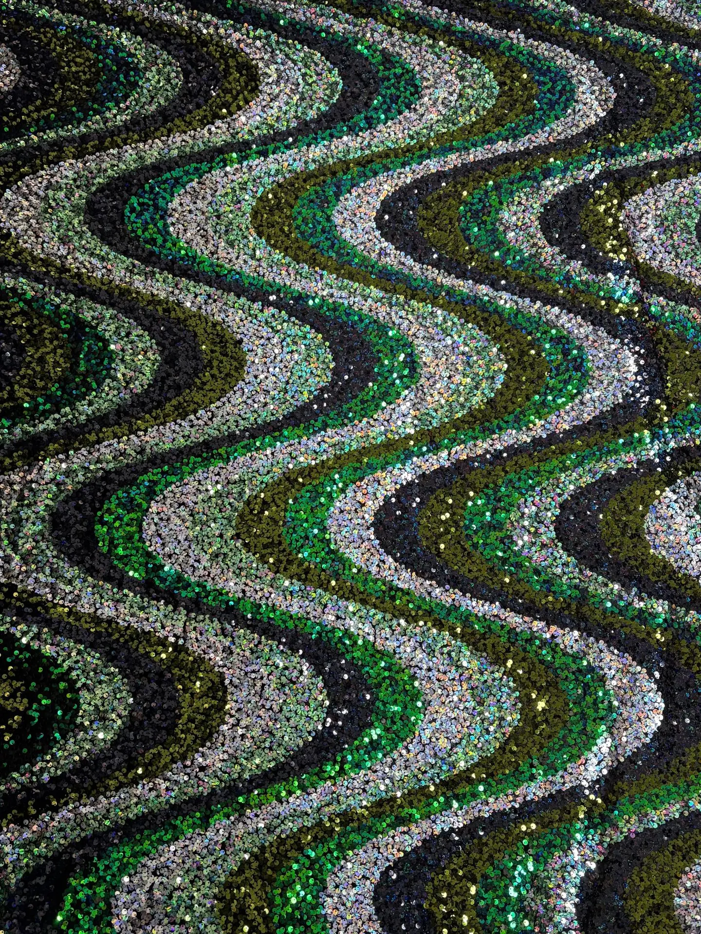 High-end luxurious multi-colored sequin embroidered velvet fabric, heavy embroidered fabric, DIY party dresses, weddings
High-end luxurious multi-colored sequin embroidered velvet fabric, heavy embroidered fabric, DIY party dresses, weddings