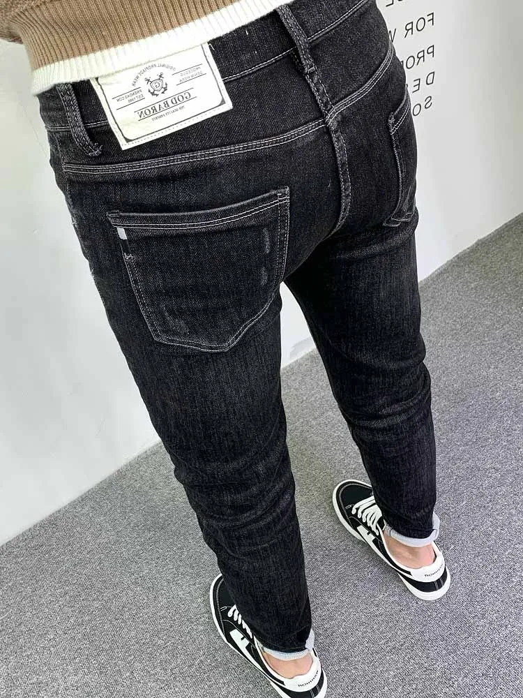 Black Embroidered Slim Fit Men's Jeans Elastic Casual Nine Point Pants Spring Summer New Style Korean Version Versatile Wear
Black Embroidered Slim Fit Men's Jeans Elastic Casual Nine Point Pants Spring Summer New Style Korean Version Versatile Wear