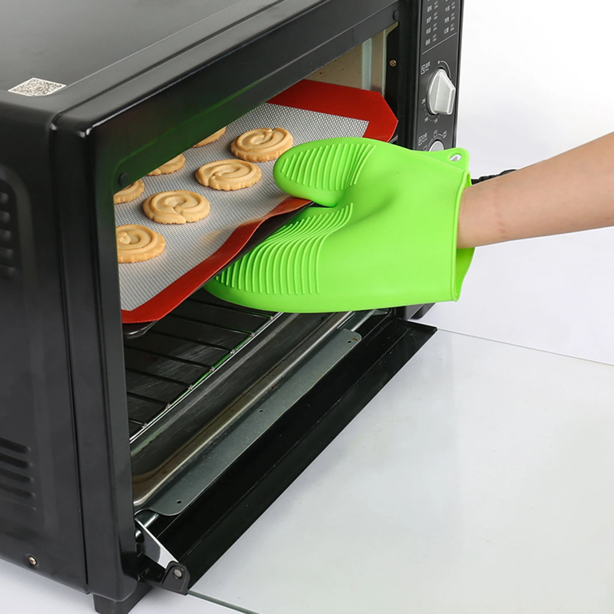 2Pcs Heat Resistant Oven Mitts Silicone Kitchen Mitts Anti-Scald Non-Deformation Anti-Skid Design Temp -40 to 250 Protective
2Pcs Heat Resistant Oven Mitts Silicone Kitchen Mitts Anti-Scald Non-Deformation Anti-Skid Design Temp -40 to 250 Protective