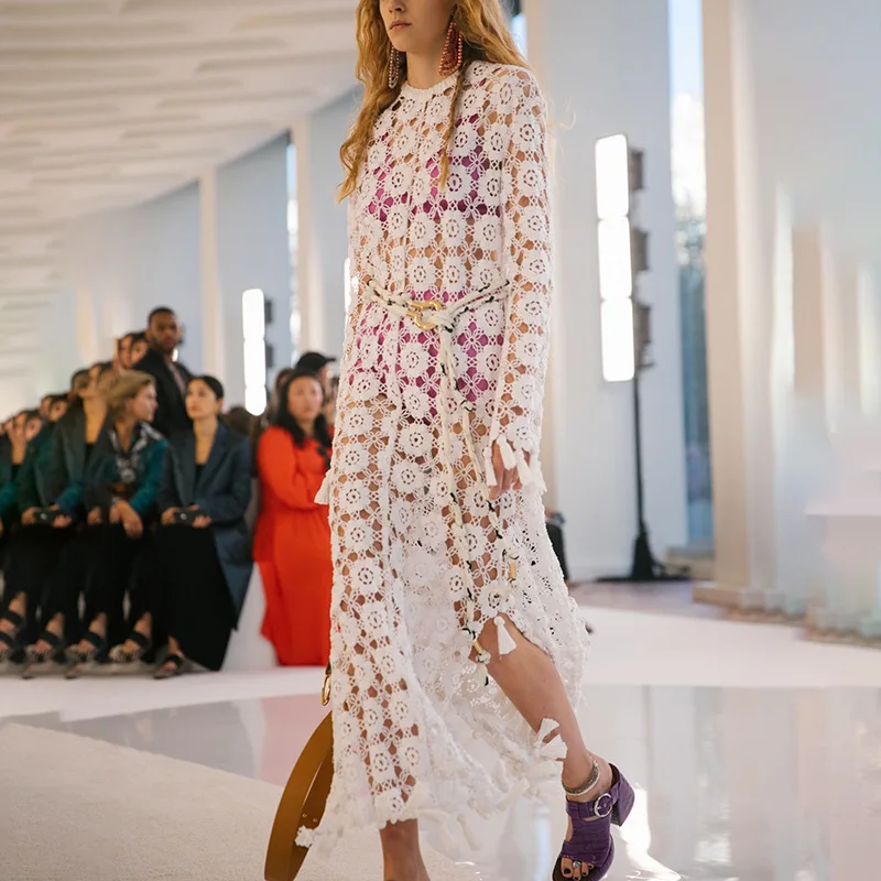Style round Neck Solid Color Dress 2025 New Fashion Embroidery See-through Design Long Dress Women's Autumn
Style round Neck Solid Color Dress 2025 New Fashion Embroidery See-through Design Long Dress Women's Autumn