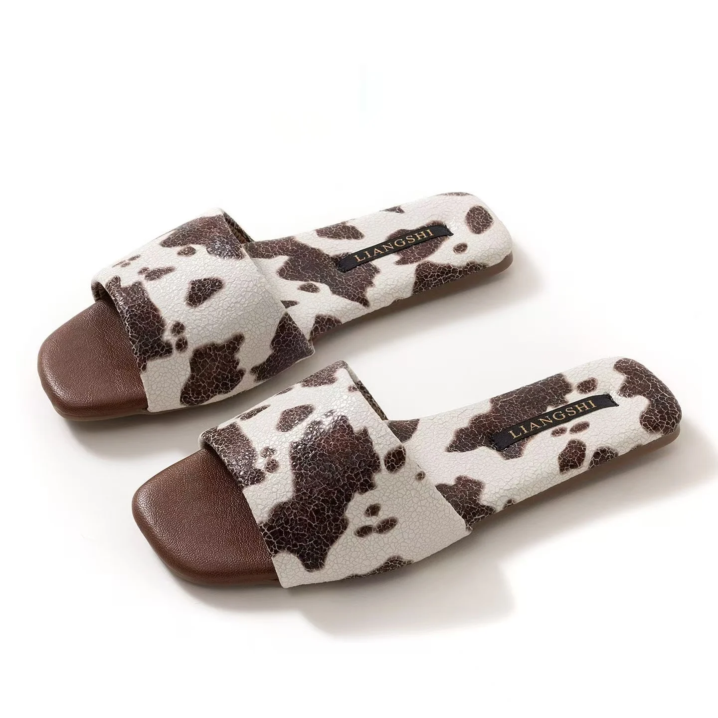 Women Cow Print PU Leather One Strap Slippers High Quality Spring Summer New Soft sole Non Slip Fashionable Home Silent Slippers
Women Cow Print PU Leather One Strap Slippers High Quality Spring Summer New Soft sole Non Slip Fashionable Home Silent Slippers