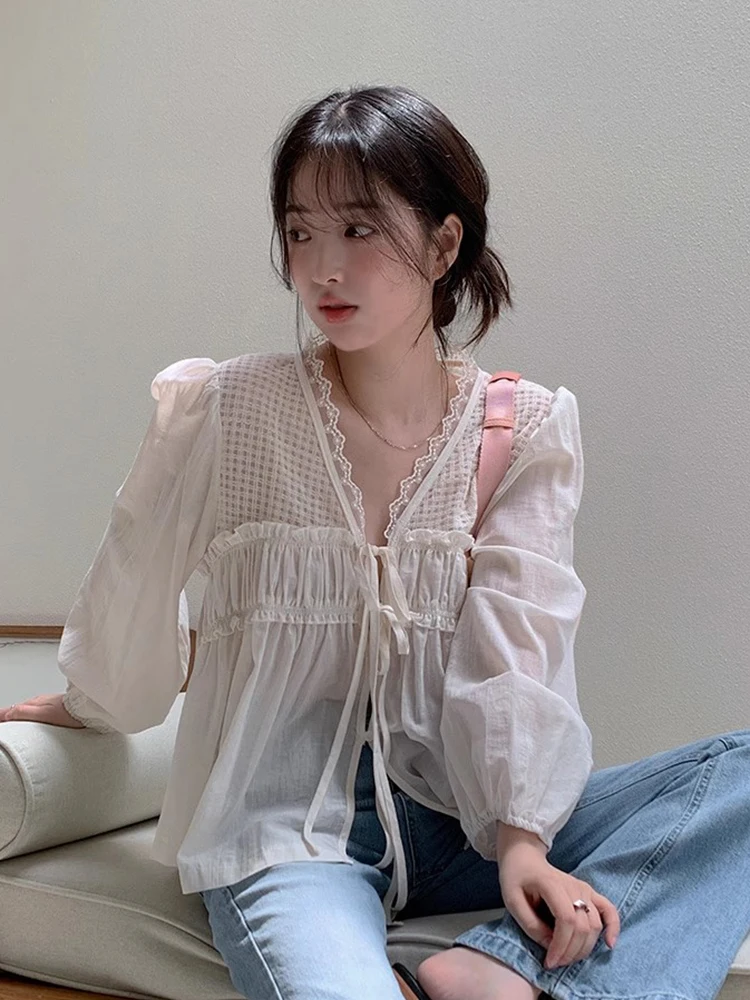 Korobov South Korea Chic Shirts Autumn Sweet Temperament V-neck Blouses Fold Loose Patchwork Lace-up Long-sleeved Tops Woman
Korobov South Korea Chic Shirts Autumn Sweet Temperament V-neck Blouses Fold Loose Patchwork Lace-up Long-sleeved Tops Woman