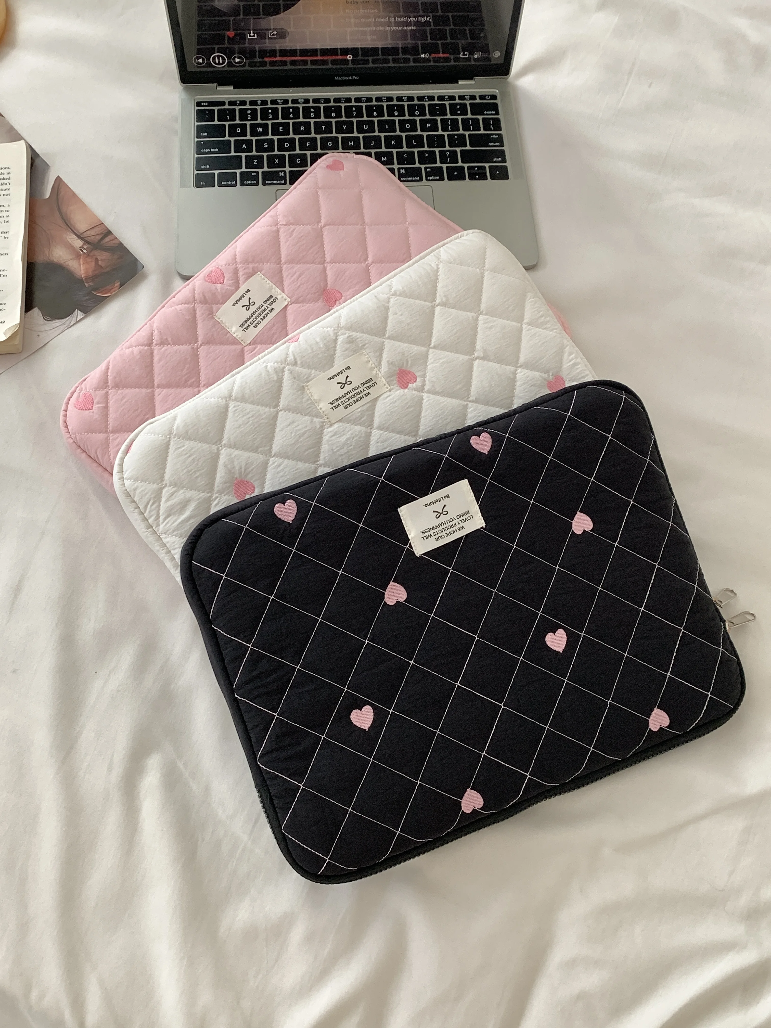 Laptop Case Diamond grid pattern heart-shaped Laptop Protective Bag 13-14 15-16inch MacBook Air Pro, iPad case 9.7-11inch
Laptop Case Diamond grid pattern heart-shaped Laptop Protective Bag 13-14 15-16inch MacBook Air Pro, iPad case 9.7-11inch