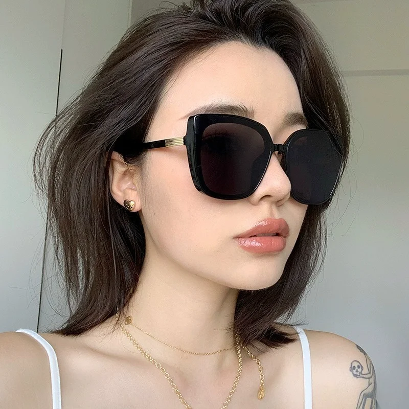 10pcs New European and American Large Frame Glasses, Fashionable and Versatile, Women's Vacation UV Resistant Sunglasses
10pcs New European and American Large Frame Glasses, Fashionable and Versatile, Women's Vacation UV Resistant Sunglasses