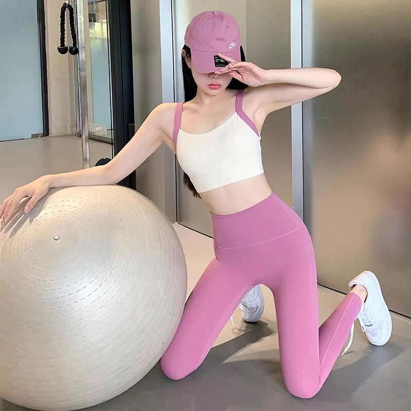 Women's Color-Block Quick-Drying Yoga Fitness Suit Cross-Back Sports Bra High-Waist Hip-Lifting Pants Gym Workout Ensemble
Women's Color-Block Quick-Drying Yoga Fitness Suit Cross-Back Sports Bra High-Waist Hip-Lifting Pants Gym Workout Ensemble