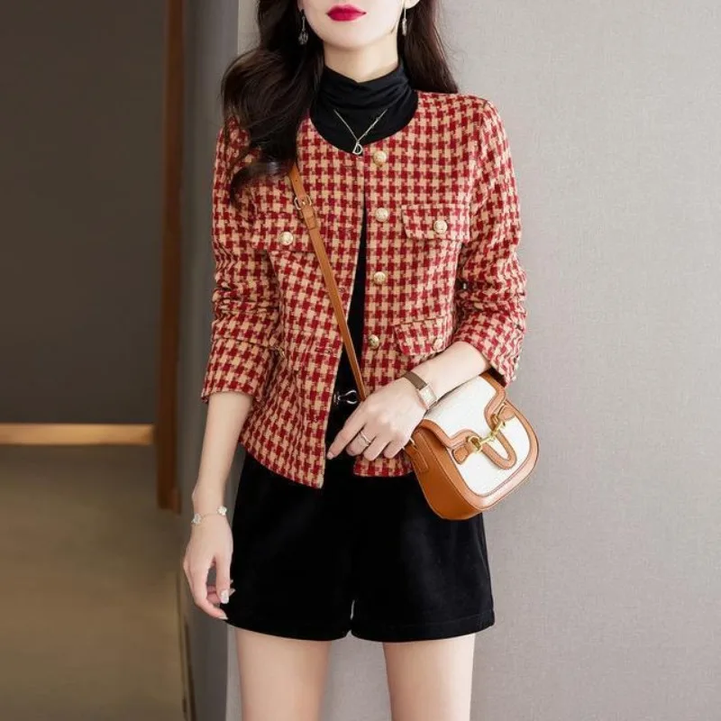 Women's Autumn Winter New Fashion Elegant Round Neck Plaid Button Commuter Korean Edition Simple Long Sleeve Slim Fit Short Coat
Women's Autumn Winter New Fashion Elegant Round Neck Plaid Button Commuter Korean Edition Simple Long Sleeve Slim Fit Short Coat