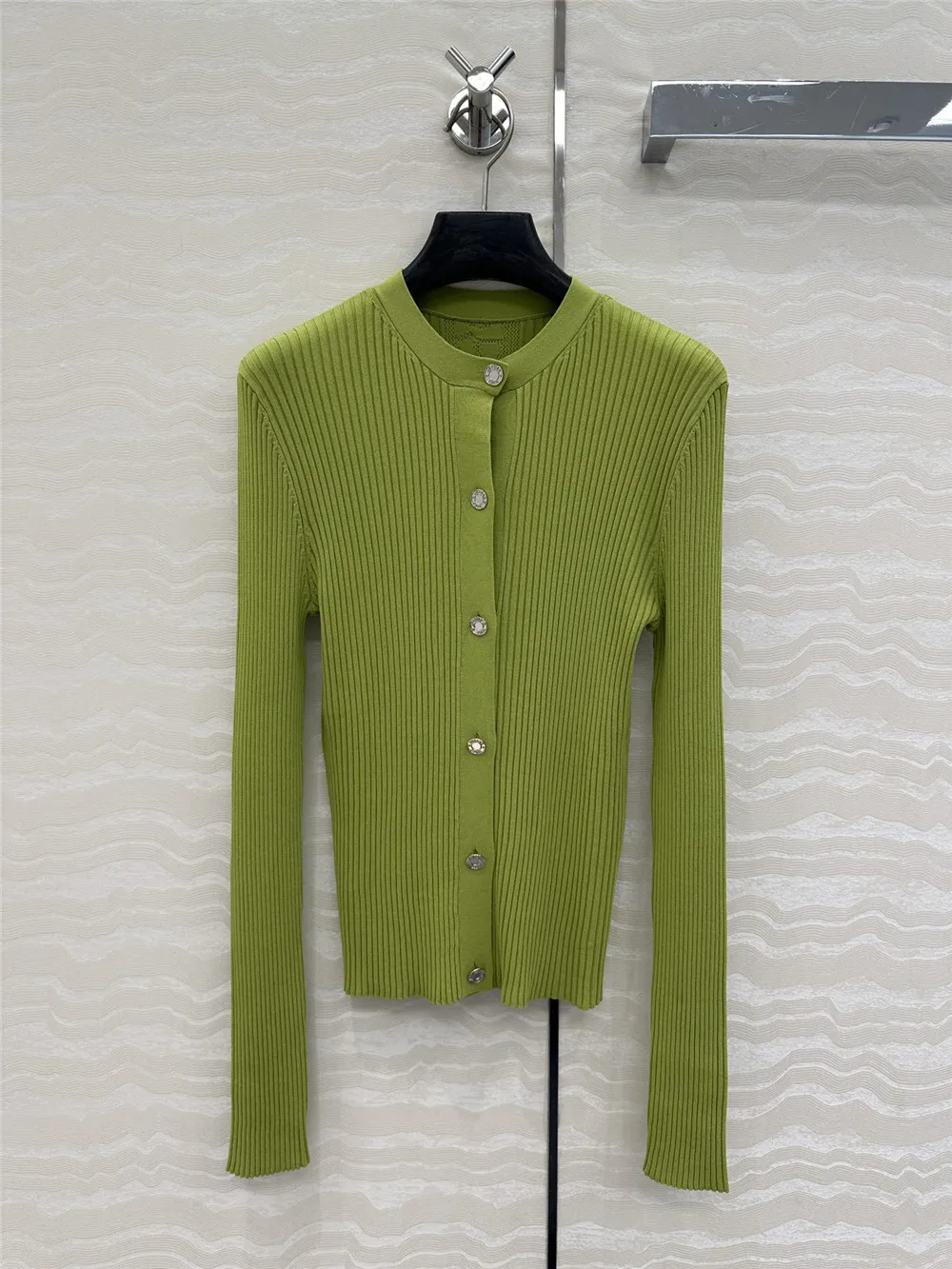 Women's 25 Spring/Summer New Korean Edition Solid Color Round Neck Comfortable and Versatile Knitted Cardigan Top
Women's 25 Spring/Summer New Korean Edition Solid Color Round Neck Comfortable and Versatile Knitted Cardigan Top