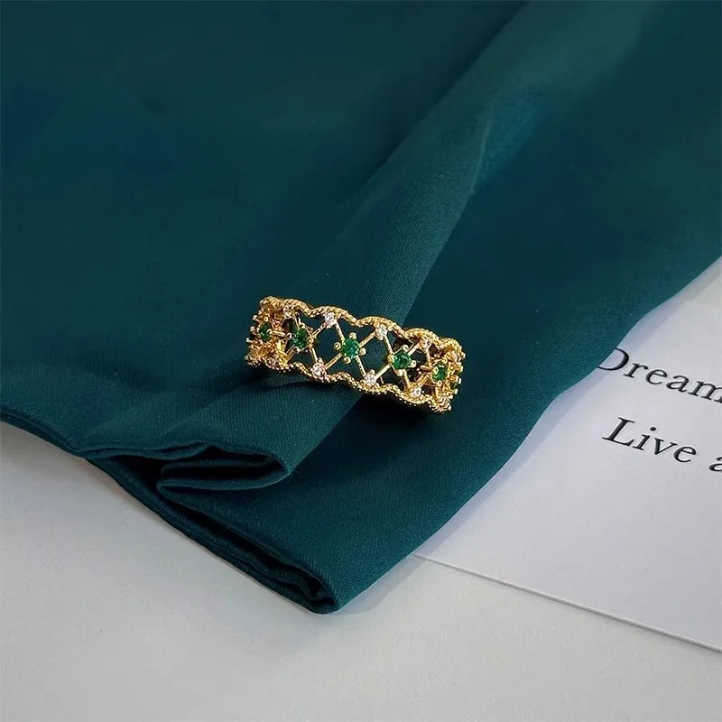 Elegant Hollow out Lace Ring for Women Embedded Zirconia New Chinese Retro Design Luxury Minimalist Court Style Finger Ring
Elegant Hollow out Lace Ring for Women Embedded Zirconia New Chinese Retro Design Luxury Minimalist Court Style Finger Ring