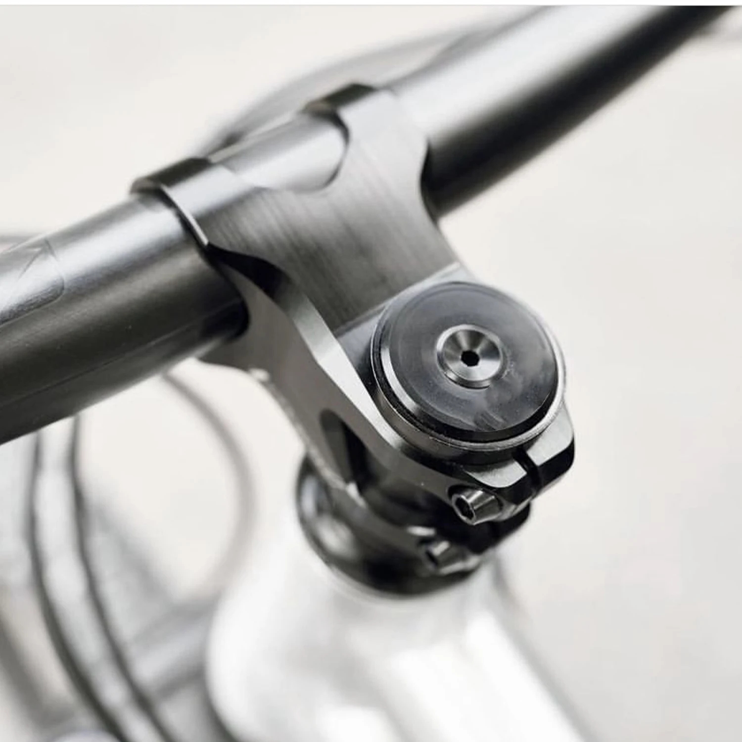 Intend Grace bicycles Stem made of high-strength, durable, and lightweight MTB CNC aluminum alloy
Intend Grace bicycles Stem made of high-strength, durable, and lightweight MTB CNC aluminum alloy