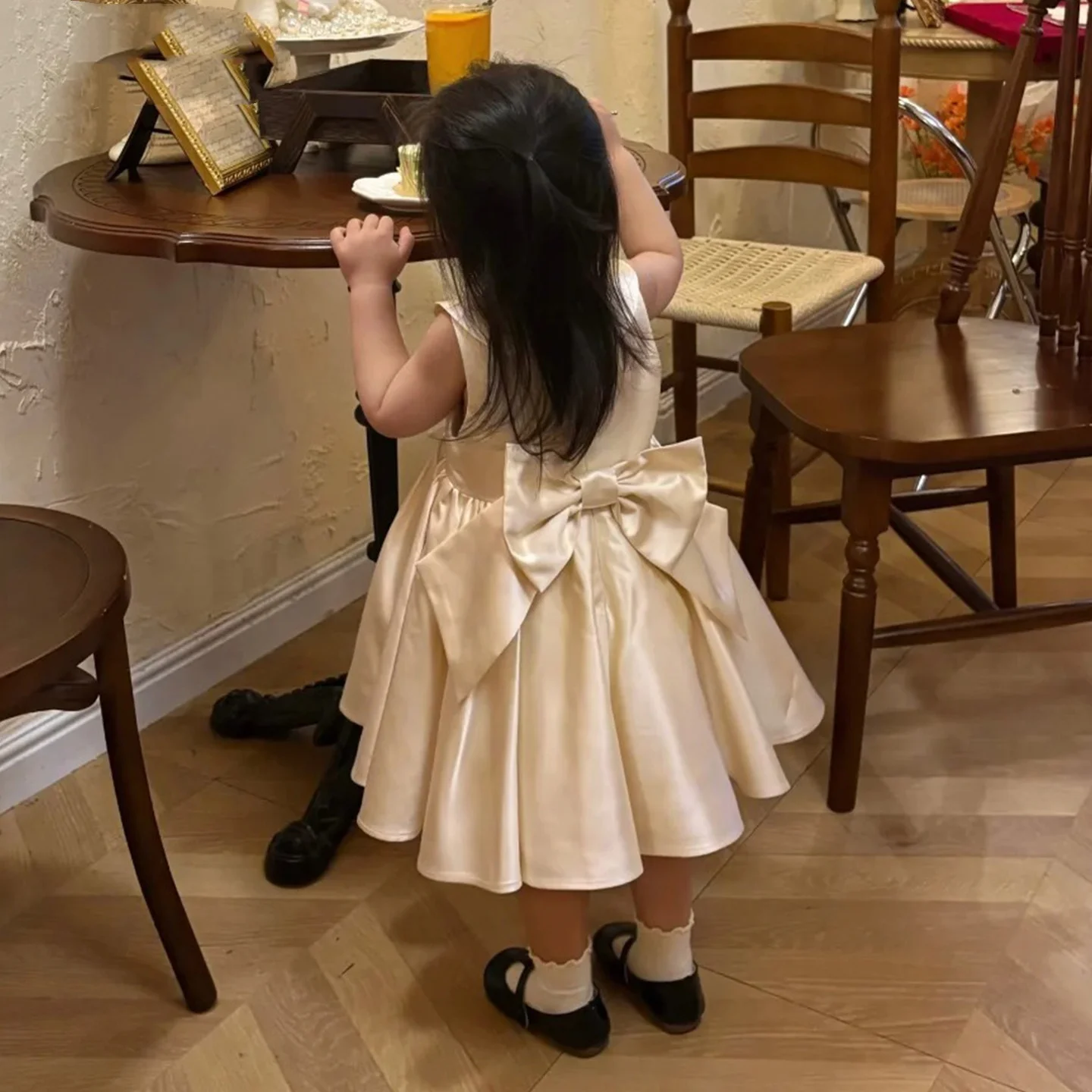 Custom Luxury Flower Girl Dress Wedding Gown Birthday Party Pageant Catwalk Peter Pan Collar Sleeveless Satin Dress فساتين اطفال
Custom Luxury Flower Girl Dress Wedding Gown Birthday Party Pageant Catwalk Peter Pan Collar Sleeveless Satin Dress فساتين اطفال