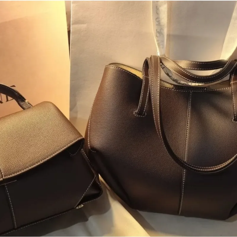 Sac fourre-tout rétro en cuir, nouveau modèle 2026, sac à bandoulière à la mode pour femmes,grande capacité et design polyvalent
Sac fourre-tout rétro en cuir, nouveau modèle 2026, sac à bandoulière à la mode pour femmes,grande capacité et design polyvalent