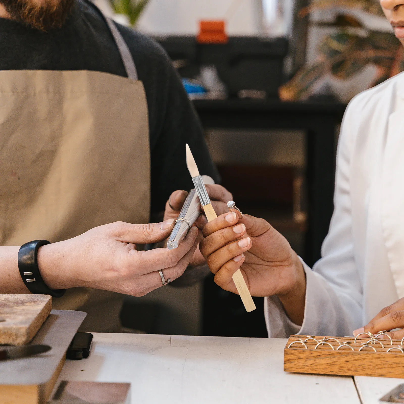 Agate Burnisher with Ergonomic Wooden Handle Jewelry Polishing Tool for Gold Silver Metals Polishing Stick Buffing Tool Artisan
Agate Burnisher with Ergonomic Wooden Handle Jewelry Polishing Tool for Gold Silver Metals Polishing Stick Buffing Tool Artisan