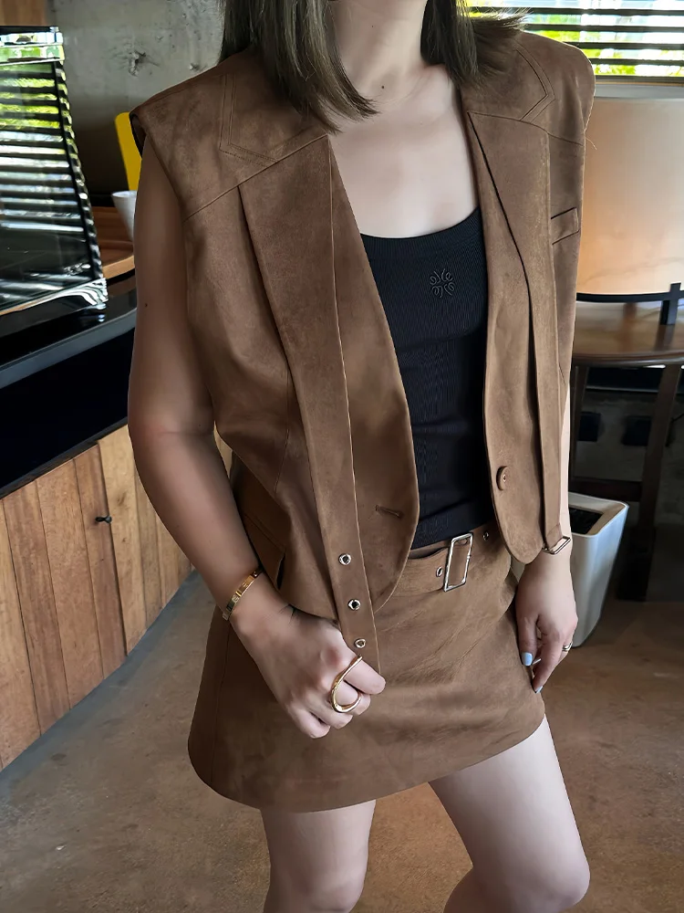 Eco-Friendly Suede Vest Women's Sleeveless Shoulder Pad Jacket Belted Brown Vintage LEDIM WANG Original Design Short V-Neck
Eco-Friendly Suede Vest Women's Sleeveless Shoulder Pad Jacket Belted Brown Vintage LEDIM WANG Original Design Short V-Neck