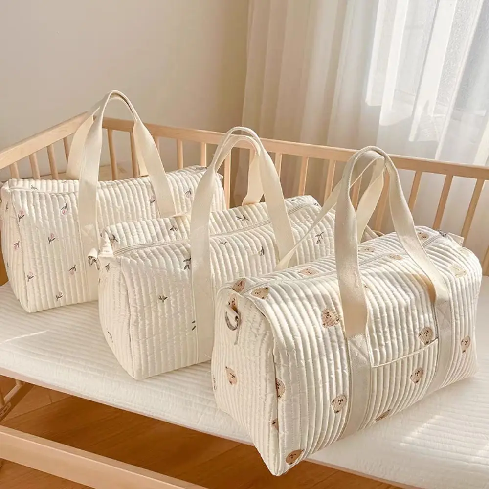 Large Capacity Travel Luggage Bag Multi Functional Foldable Embroidered Travel Bag Sweet Flower Cartoon Bear Handheld Duffle Bag
Large Capacity Travel Luggage Bag Multi Functional Foldable Embroidered Travel Bag Sweet Flower Cartoon Bear Handheld Duffle Bag