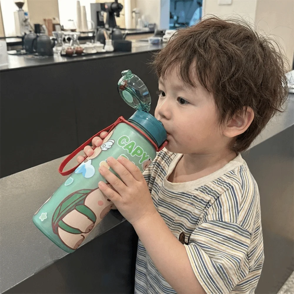 Plastic Straw Capybara Water Bottle Carry Strap Large Capacity Leakproof Straw Cup Cartoon 700ml Sports Water Bottle
Plastic Straw Capybara Water Bottle Carry Strap Large Capacity Leakproof Straw Cup Cartoon 700ml Sports Water Bottle