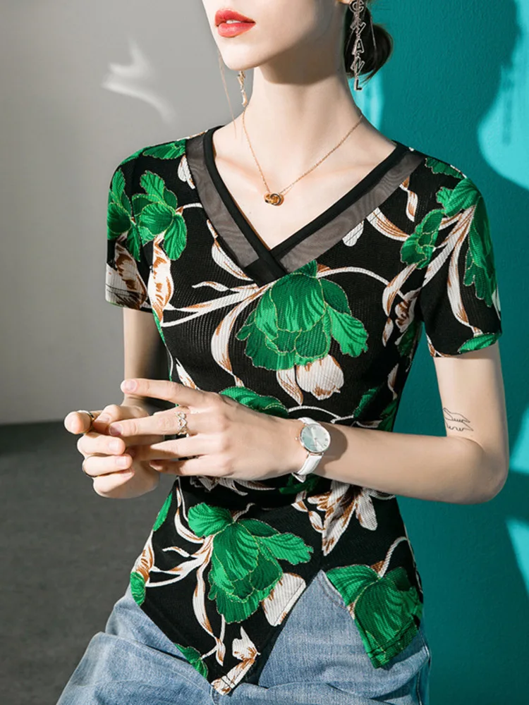 Printed V-Neck Short T-Shirt With Women's Mesh Patchwork Spring/Summer 2025, New Unique Half Sleeved Western-Style Base Shirt
Printed V-Neck Short T-Shirt With Women's Mesh Patchwork Spring/Summer 2025, New Unique Half Sleeved Western-Style Base Shirt