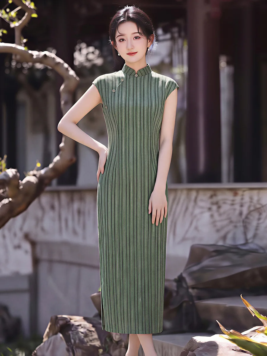 Chinese Style Stand Collar Women's Long Cheongsam Green Striped Youthful Dress Qipao
Chinese Style Stand Collar Women's Long Cheongsam Green Striped Youthful Dress Qipao